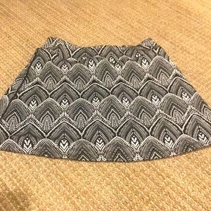 WOMENS SIZE SMALL TITLE 9 SKORT